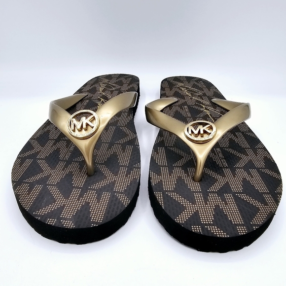 Michael Kors Jet Set Signature Flip Flops Gold Logo NWOT Women's size 11 - Picture 9 of 11